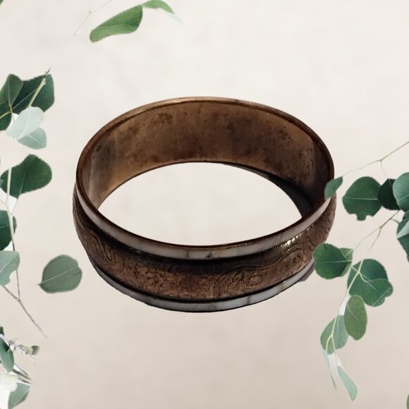 Bangle Bracelet - Brass & Mother of Pearl Inlay with Etched Elephants Trunk Up - Picture 6 of 9